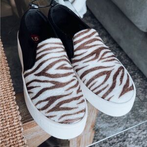 Aldo Women’s Alarka Slip On Sneakers Black White Zebra Print Platform 8.5